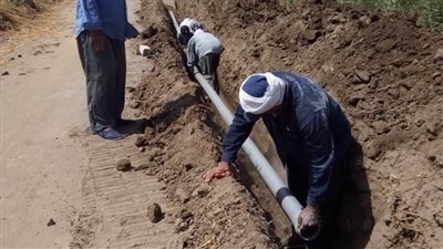 284 وصلة مياه للأسر الأكثر احتياجًا بقرى سمالوط 