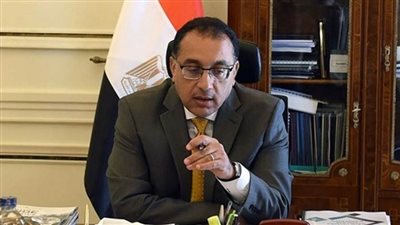 مدبولي يُتابع إجراءات الحجر الصحي على السائحين القادمين إلى مطار الغردقة