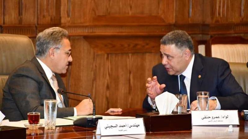 بالصور.. محافظ البحر