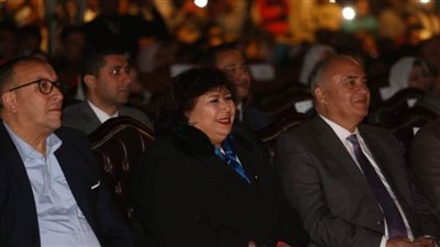 وزيرة الثقافة ومحافظ قنا وسط حضور 10 ألاف مشاهد بمهرجان دندرة 
