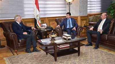 وزير الرياضة يلتقي رئيس الاتحاد الدولي للخماسي الحديث