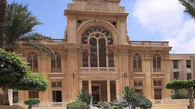 وزير الآثار يشيد