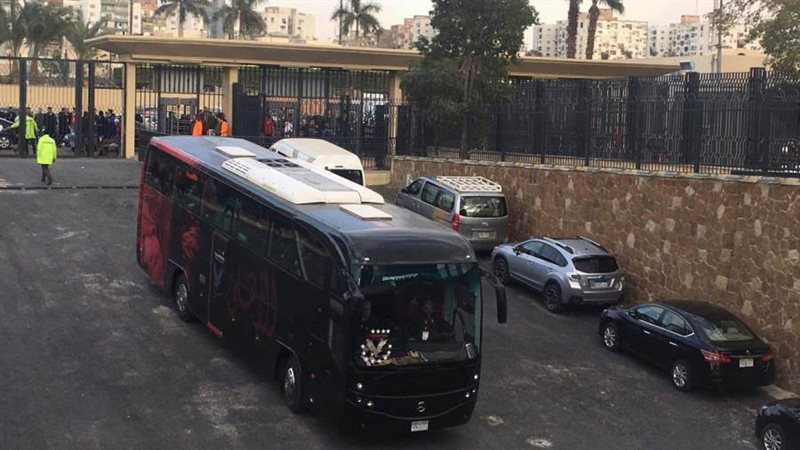 وصول حافلة الأهلي