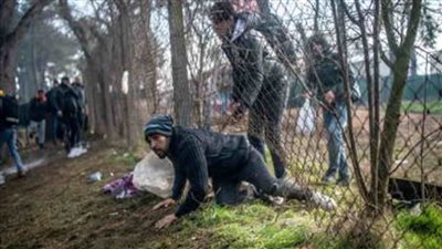 حركة المهاجرين تهدد اليونان 