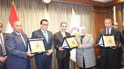 وزير التعليم العالي يعلن نتائج مسابقة أفضل جامعات في عدة مجالات