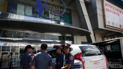  إصابة شخص برصاص مسلح يحتجز عشرات الرهائن في مركز للتسوق بالفلبين