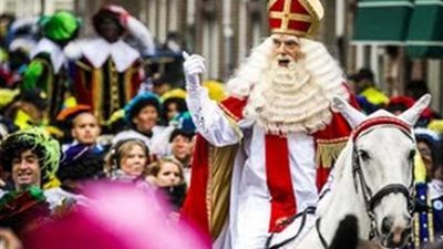 الزينة المخللة والمصابيح العملاقة وكرامبوس.. أغرب ٧ تقاليد لعيد الميلاد من جميع أنحاء العالم