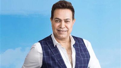 حكيم يحتفل برأس السنة 3 مرات