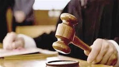 تأجيل محاكمة مسؤولين جزائريين سابقين بتهم الفساد إلى الغد