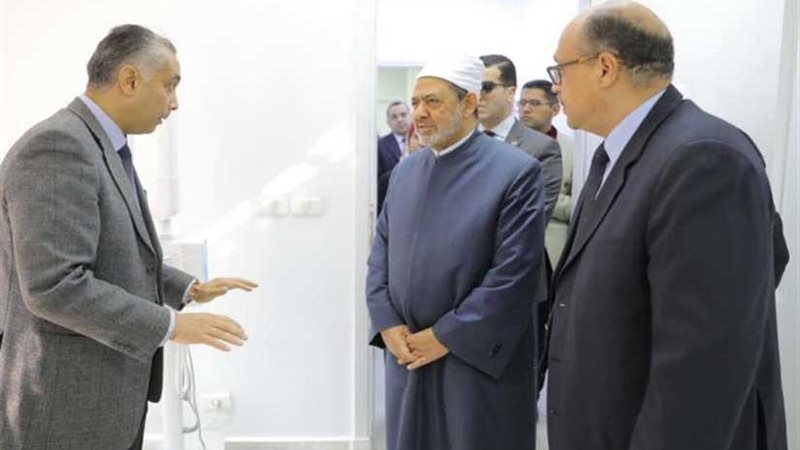 الإمام الأكبر يشيد