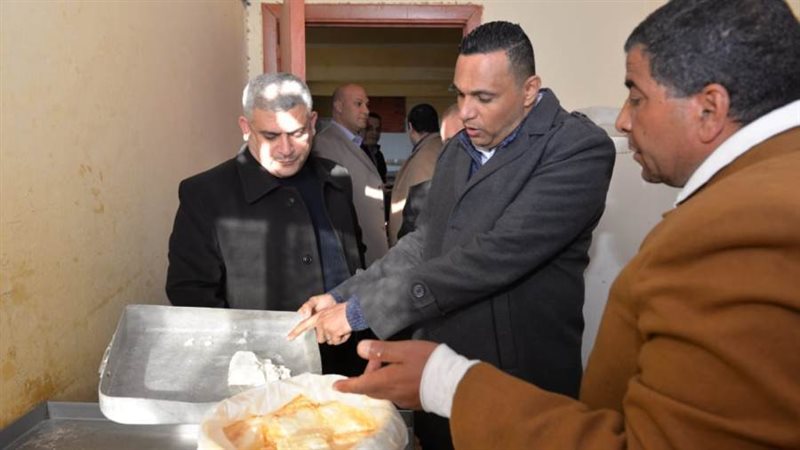 جولة المحافظ بالمدرسة