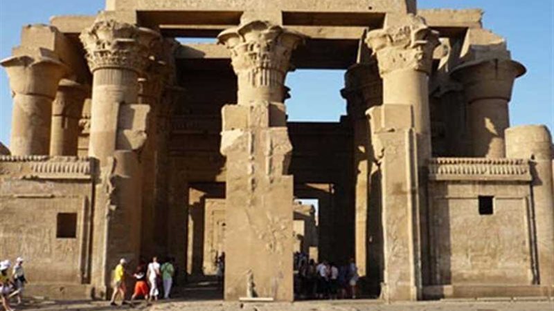 الآلاف ينتظرون غدا