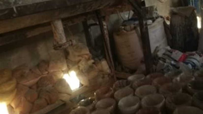 ضبط مصنع لتصنيع البويات