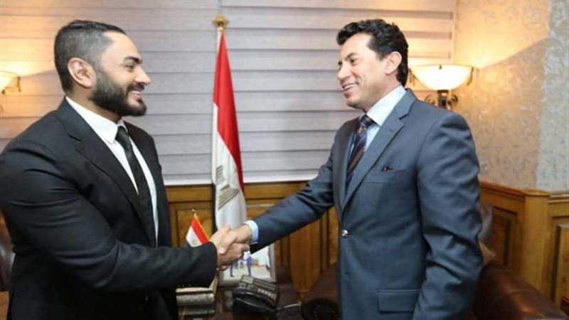 وزير الشباب يكرم