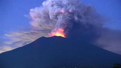 إندونيسيا تغلق مطارًا مؤقتًا بعد ثوران بركان جبل ميرابي