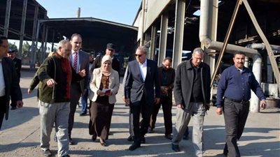 خلال جولة مفاجئة.. التحقيق في عدم تسجيل الإنتاج لمشروع مصنع 30 مليون بيضة وتغيب الموظفين بالخانكة