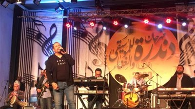 هشام عباس يتألق بمهرجان 