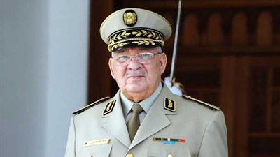 الجزائر تُعلن الحداد الوطني لمدة 7 أيام بعد وفاة أحمد قايد صالح