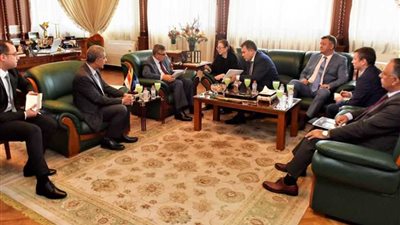 الفريق أسامة ربيع يستقبل وفد 