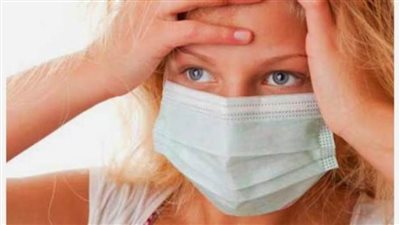 هل الكمامة تمنع عدوى فيروس كورونا؟ .. أستاذ صدر يوضح