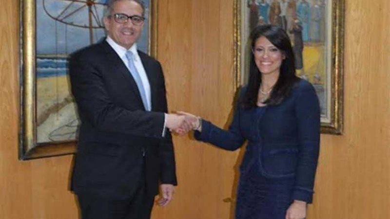 وزير السياحة و الآثار