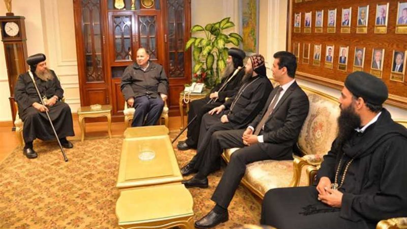 محافظ أسيوط يستقبل