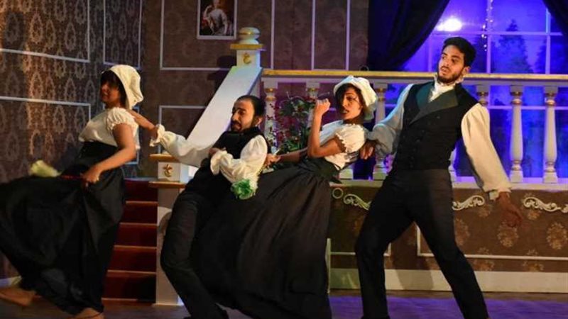 البخيل ينطلق من مسرح