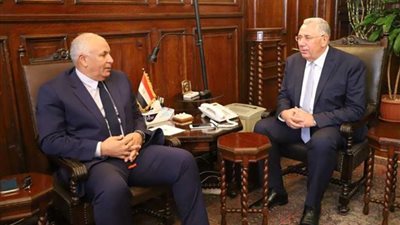 وزير الزراعة يبحث مع محافظ الوادي الجديد حل مشاكل التقنين بالمحافظة