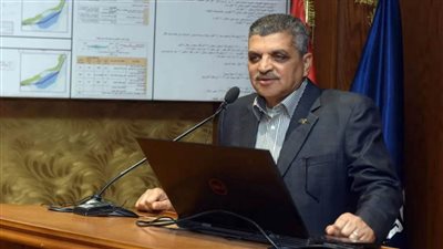 الفريق أسامة ربيع يستعرض تطورات مشروعات هيئة قناة السويس