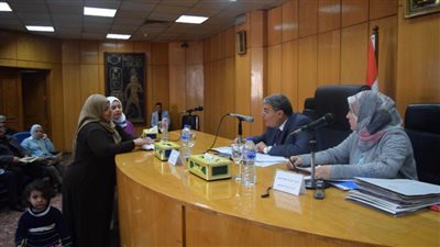 محافظ المنيا يستمع لـ 46 شكوى من المواطنين