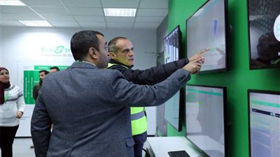 جون باسكال تريكوار يتفقد مشروعات شنايدر إلكتريك في منطقة الجلالة ويزور مصنع بدر