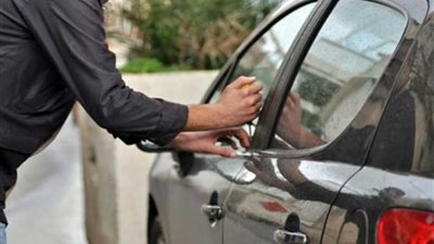 ربة منزل تتزعم تشكيلًا عصابيًا لسرقة السيارات بأسلوب المغافلة بالخانكة