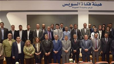 الفريق أسامة ربيع يستعرض لقيادات 