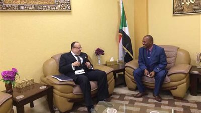 السفير المصري في الخرطوم يلتقي بوزير الثروة الحيوانية السوداني