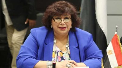 وزيرة الثقافة تكرم 14 شخصية من رموز فرقة رضا