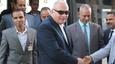 محافظ قنا: تذليل عقبات مشروعات برنامج التنمية المحلية لصعيد مصر