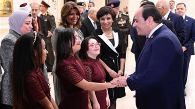 السيسي يتفقد معرضان للقافلة الطبية للكشف على ذوي الإعاقة و المرأة المعيلة