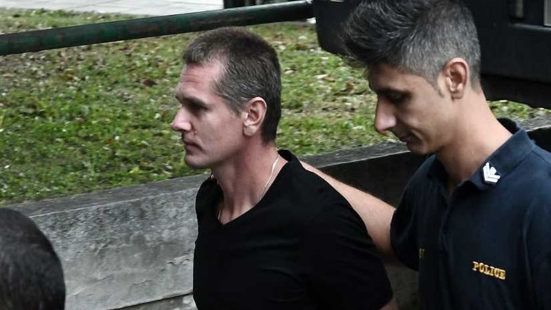 محكمة يونانية توقف