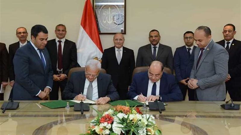 «العصار» يشهد توقيع