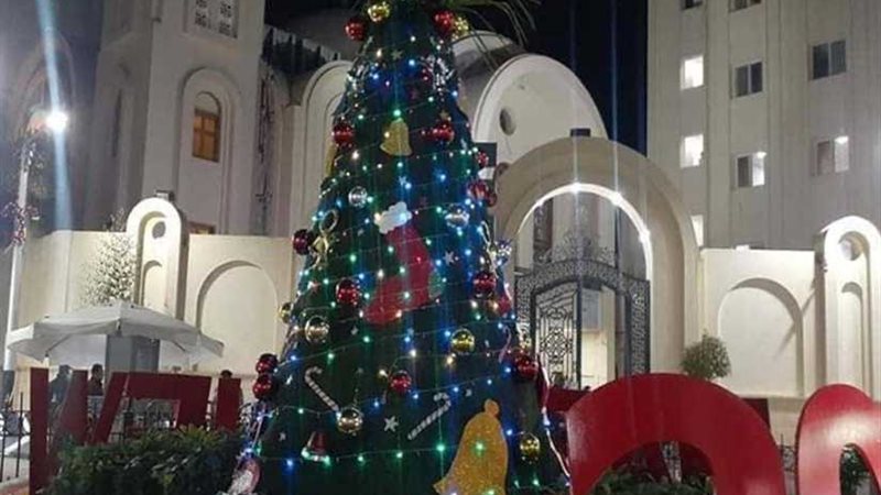 شجرة الكريسماس وبابا