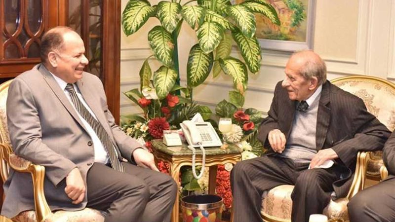 محافظ أسيوط يستقبل