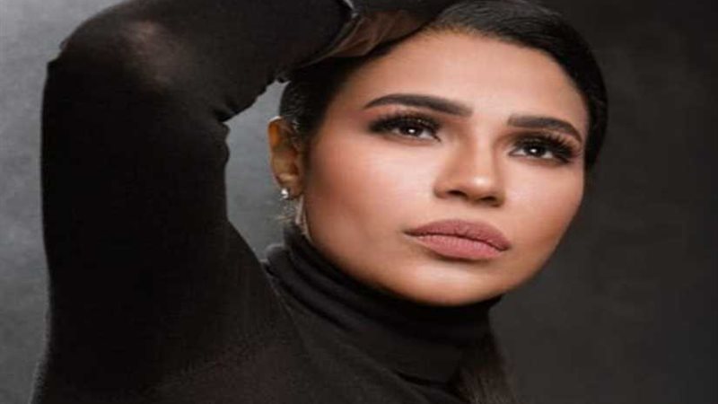 أمينة تحتفل برأس