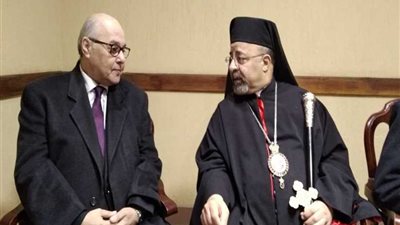 موسى مصطفي موسى يقدم التهنئة بعيد الميلاد المجيد لبطريرك الكاثوليك وشعب الكنيسة