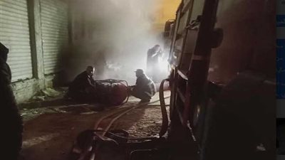إصابة 4 باختناق في حريق مخزن أحذية بالمعلمين.. صور