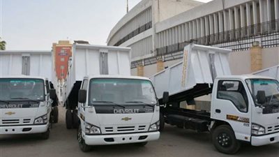 تسليم ٤ سيارات نظافة بقيمة مليوني جنيه لمركز طلخا