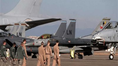 أمريكا توقع عقدا للبناء في قاعدة 