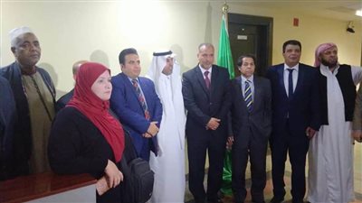 رئيس البرلمان العربي يجتمع بوفد من القبائل العربية لمناقشة حلول الأزمة اللبيبة