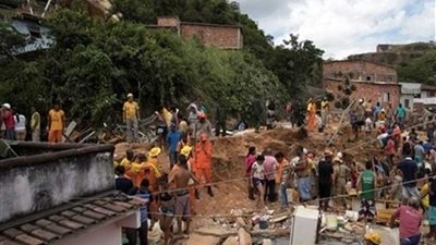 مصرع 7 أشخاص إثر انهيار أرضي شمال شرقي البرازيل