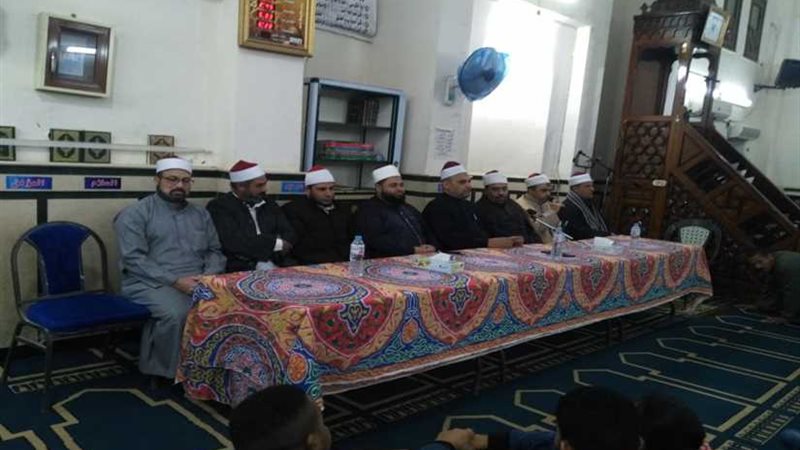 الأطفال بين عناية