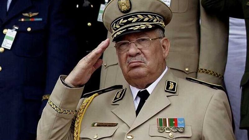 وصول جثمان رئيس الأركان